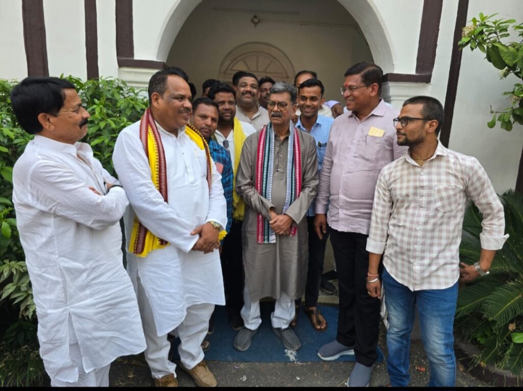 अपने कार्यकर्ता के विवाह समारोह के हल्दी कार्यक्रम में बिना सूचना अचानक पहुंचे डॉ. महंत, परिजनों में खुशी की लहर .. Kshiti Technologies अपने कार्यकर्ता के विवाह समारोह के हल्दी कार्यक्रम में बिना सूचना अचानक पहुंचे डॉ. महंत, परिजनों में खुशी की लहर .. Kshiti Technologies