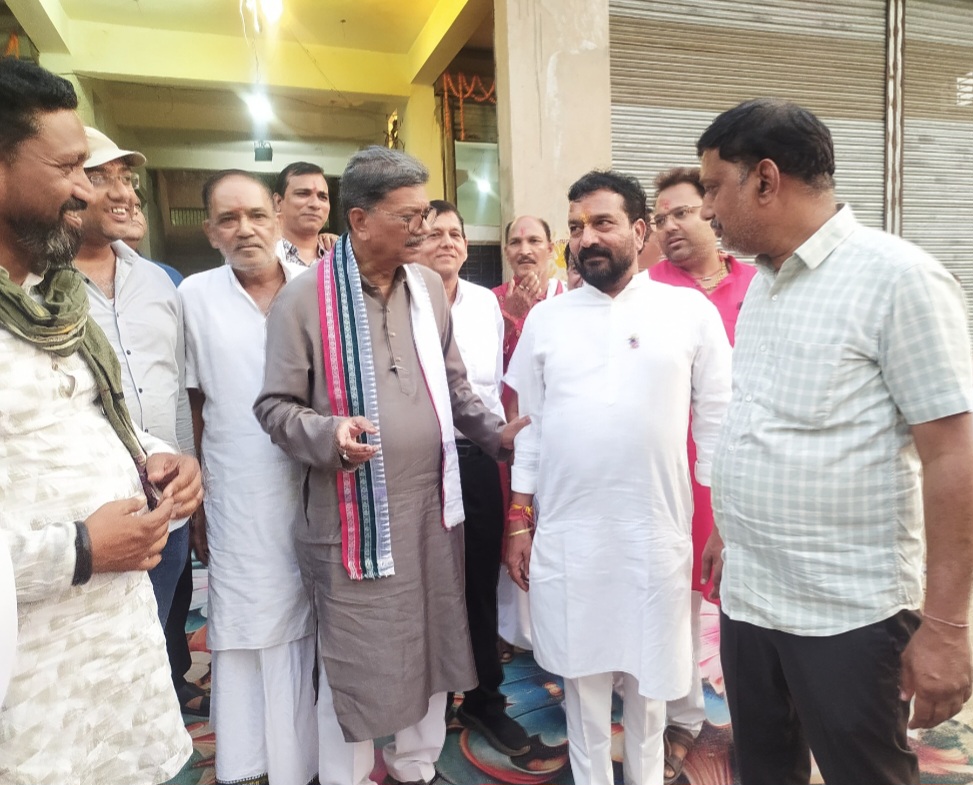 अपने कार्यकर्ता के विवाह समारोह के हल्दी कार्यक्रम में बिना सूचना अचानक पहुंचे डॉ. महंत, परिजनों में खुशी की लहर .. Kshiti Technologies अपने कार्यकर्ता के विवाह समारोह के हल्दी कार्यक्रम में बिना सूचना अचानक पहुंचे डॉ. महंत, परिजनों में खुशी की लहर .. Kshiti Technologies