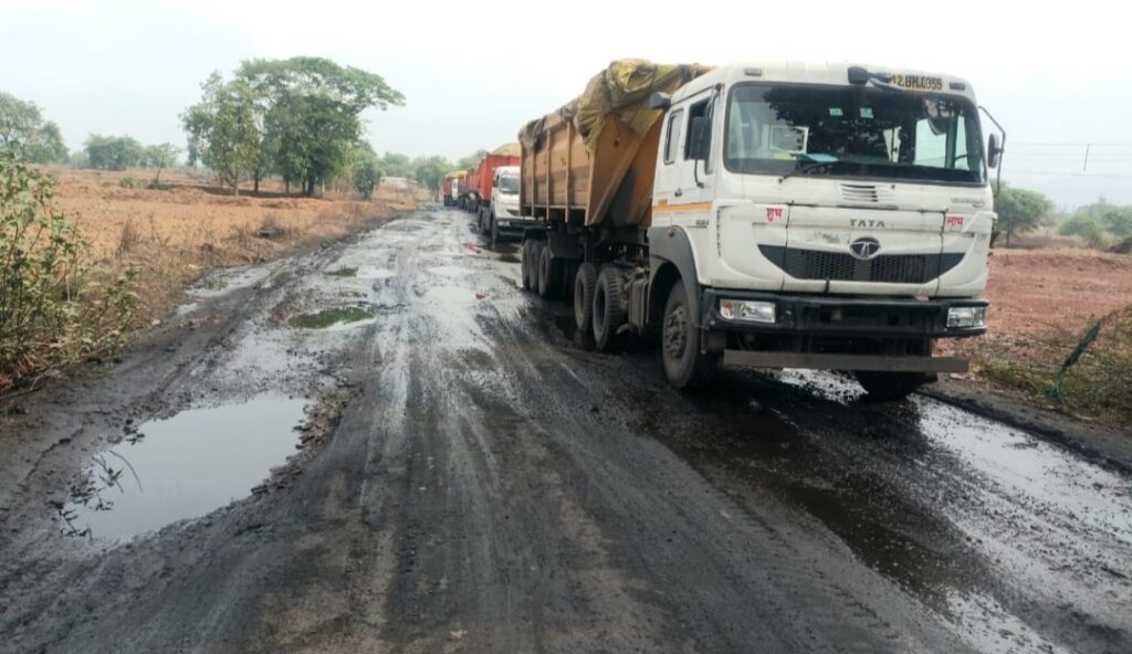 भालूनारा-राबर्टसन मार्ग की बदहाली पर फूटा ग्रामीणों का गुस्सा, 9 जून से अनिश्चितकालीन आंदोलन .. Kshiti Technologies भालूनारा-राबर्टसन मार्ग की बदहाली पर फूटा ग्रामीणों का गुस्सा, 9 जून से अनिश्चितकालीन आंदोलन .. Kshiti Technologies