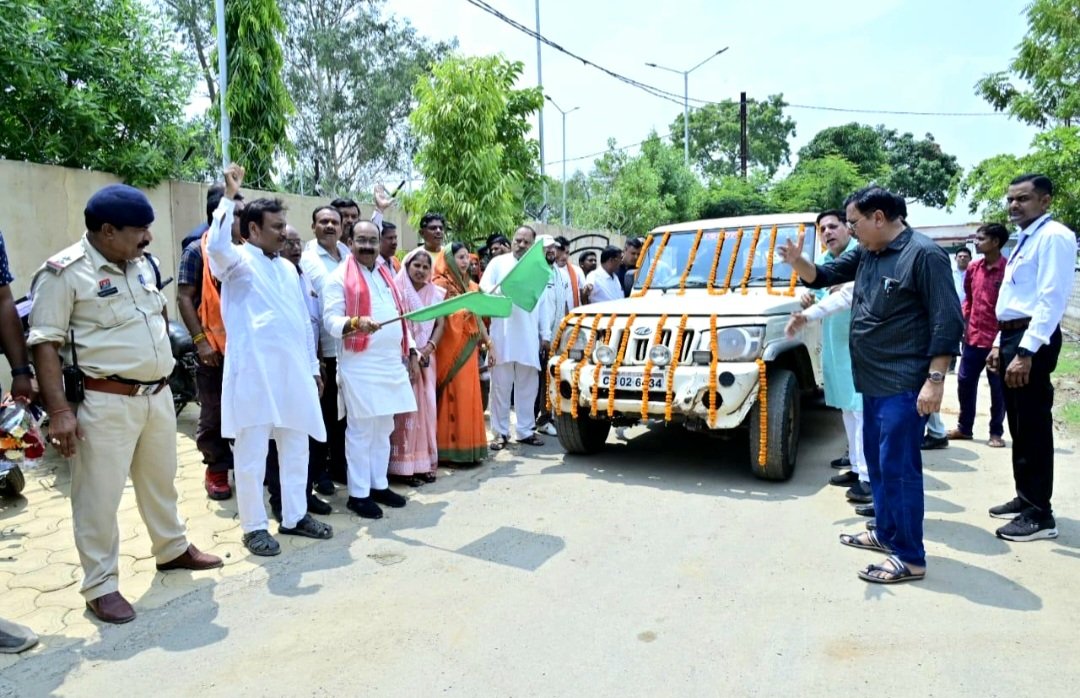 उप मुख्यमंत्री अरुण साव ने सोलर बैटरी वाहन को हरी झंडी दिखाकर किया रवाना .. Kshiti Technologies उप मुख्यमंत्री अरुण साव ने सोलर बैटरी वाहन को हरी झंडी दिखाकर किया रवाना .. Kshiti Technologies
