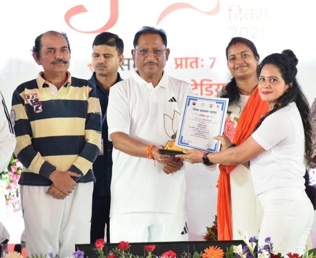 मुख्यमंत्री विष्णु देव साय ने किया योगाभ्यास: जशपुर के रणजीता स्टेडियम में उत्साहपूर्वक मनाया गया अंतरराष्ट्रीय योग दिवस .. Kshiti Technologies मुख्यमंत्री विष्णु देव साय ने किया योगाभ्यास: जशपुर के रणजीता स्टेडियम में उत्साहपूर्वक मनाया गया अंतरराष्ट्रीय योग दिवस .. Kshiti Technologies