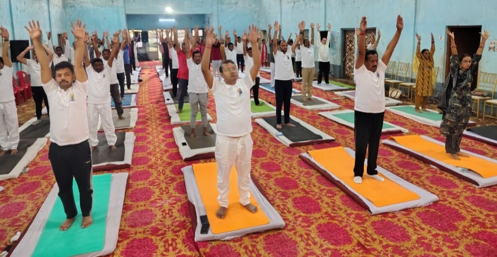 सक्ती में अंतर्राष्ट्रीय योग दिवस पर ‘‘एक पृथ्वी, एक स्वास्थ्य’’ थीम पर भव्य योग कार्यक्रम आयोजित .. Kshiti Technologies सक्ती में अंतर्राष्ट्रीय योग दिवस पर ‘‘एक पृथ्वी, एक स्वास्थ्य’’ थीम पर भव्य योग कार्यक्रम आयोजित .. Kshiti Technologies