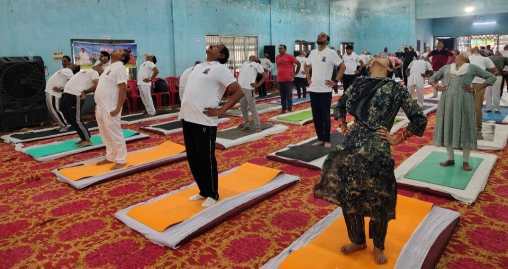 सक्ती में अंतर्राष्ट्रीय योग दिवस पर ‘‘एक पृथ्वी, एक स्वास्थ्य’’ थीम पर भव्य योग कार्यक्रम आयोजित .. Kshiti Technologies सक्ती में अंतर्राष्ट्रीय योग दिवस पर ‘‘एक पृथ्वी, एक स्वास्थ्य’’ थीम पर भव्य योग कार्यक्रम आयोजित .. Kshiti Technologies