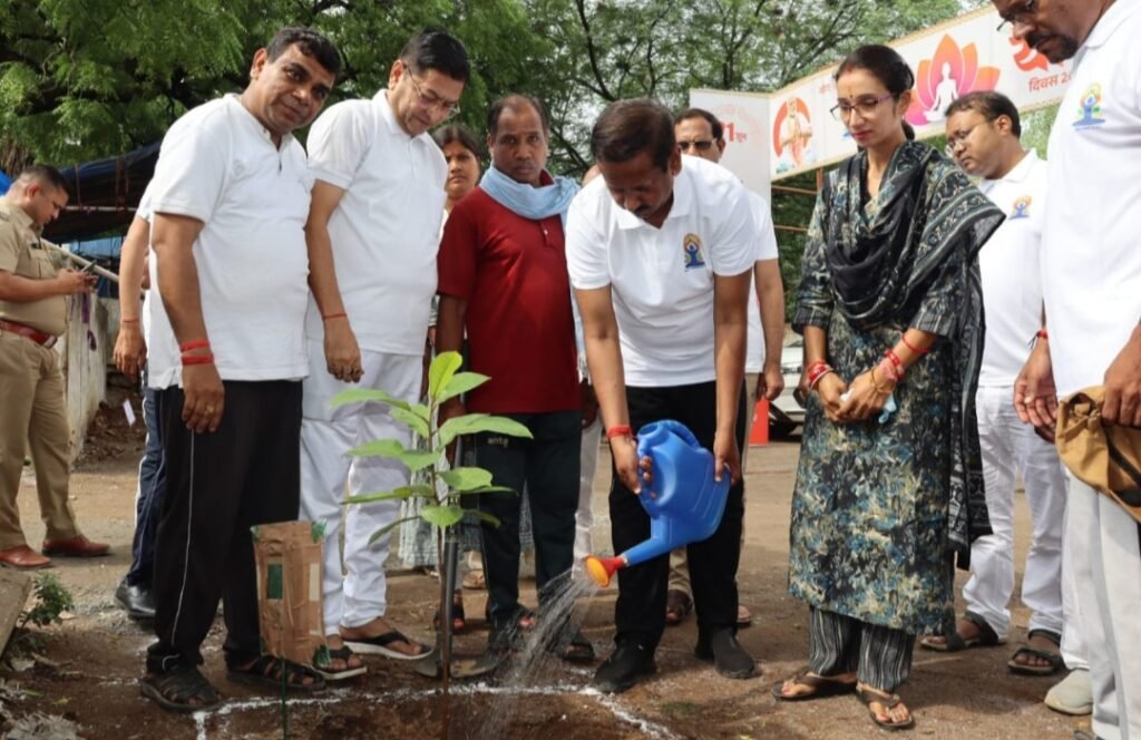 सक्ती में अंतर्राष्ट्रीय योग दिवस पर ‘‘एक पृथ्वी, एक स्वास्थ्य’’ थीम पर भव्य योग कार्यक्रम आयोजित .. Kshiti Technologies सक्ती में अंतर्राष्ट्रीय योग दिवस पर ‘‘एक पृथ्वी, एक स्वास्थ्य’’ थीम पर भव्य योग कार्यक्रम आयोजित .. Kshiti Technologies