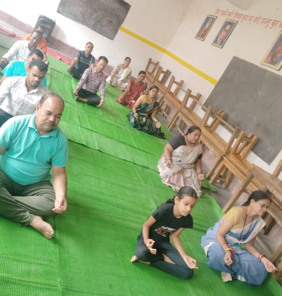 अंतर्राष्ट्रीय योग दिवस पर सरस्वती शिशु मंदिर पाली में उत्साहपूर्वक योगाभ्यास .. Kshiti Technologies अंतर्राष्ट्रीय योग दिवस पर सरस्वती शिशु मंदिर पाली में उत्साहपूर्वक योगाभ्यास .. Kshiti Technologies