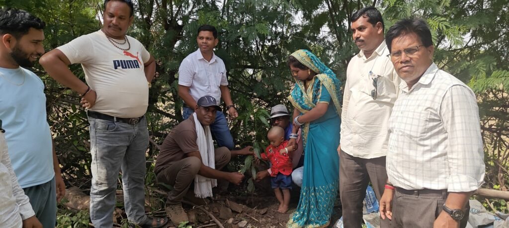 पुत्र के नाम पर आम का पौधा रोपित, संरक्षण का लिया संकल्प, भड़ोरा गांव में षष्ठी एवं जन्मोत्सव पर पर्यावरण संरक्षण का अनूठा संदेश .. Kshiti Technologies पुत्र के नाम पर आम का पौधा रोपित, संरक्षण का लिया संकल्प, भड़ोरा गांव में षष्ठी एवं जन्मोत्सव पर पर्यावरण संरक्षण का अनूठा संदेश .. Kshiti Technologies