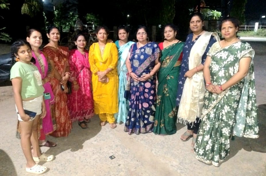 प्रगति नगर के विस्थापित परिवारों को छत्तीसगढ़ कलार महिला महासभा ने वितरित किया राशन .. Kshiti Technologies प्रगति नगर के विस्थापित परिवारों को छत्तीसगढ़ कलार महिला महासभा ने वितरित किया राशन .. Kshiti Technologies