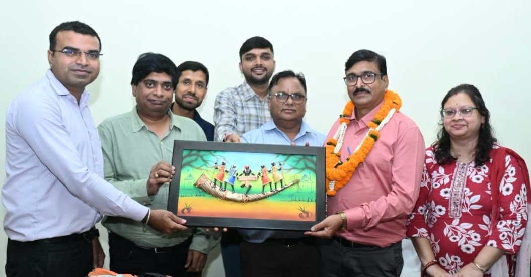 जनसंपर्क विभाग के उपसंचालक आनंद प्रकाश सोलंकी को सेवानिवृत्ति पर दी गई गरिमामय विदाई .. Kshiti Technologies जनसंपर्क विभाग के उपसंचालक आनंद प्रकाश सोलंकी को सेवानिवृत्ति पर दी गई गरिमामय विदाई .. Kshiti Technologies