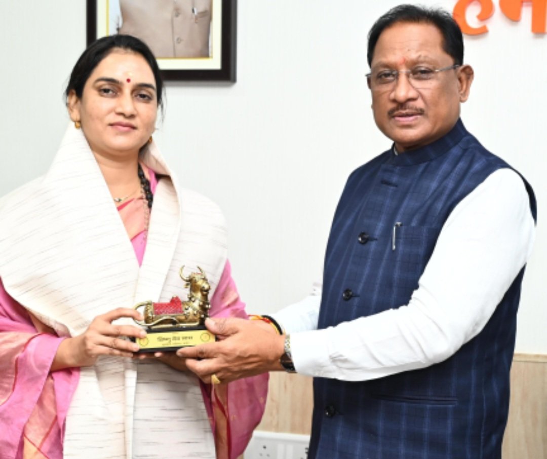 मुख्यमंत्री विष्णु देव साय ने वॉटर वुमन शिप्रा पाठक का किया सम्मान .. Kshiti Technologies मुख्यमंत्री विष्णु देव साय ने वॉटर वुमन शिप्रा पाठक का किया सम्मान .. Kshiti Technologies