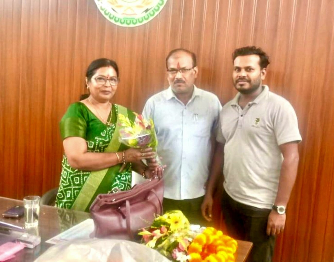 नवपदस्थ जिला शिक्षा अधिकारी कुमुदनी बाघ द्विवेदी का शिक्षकों ने किया स्वागत .. Kshiti Technologies नवपदस्थ जिला शिक्षा अधिकारी कुमुदनी बाघ द्विवेदी का शिक्षकों ने किया स्वागत .. Kshiti Technologies