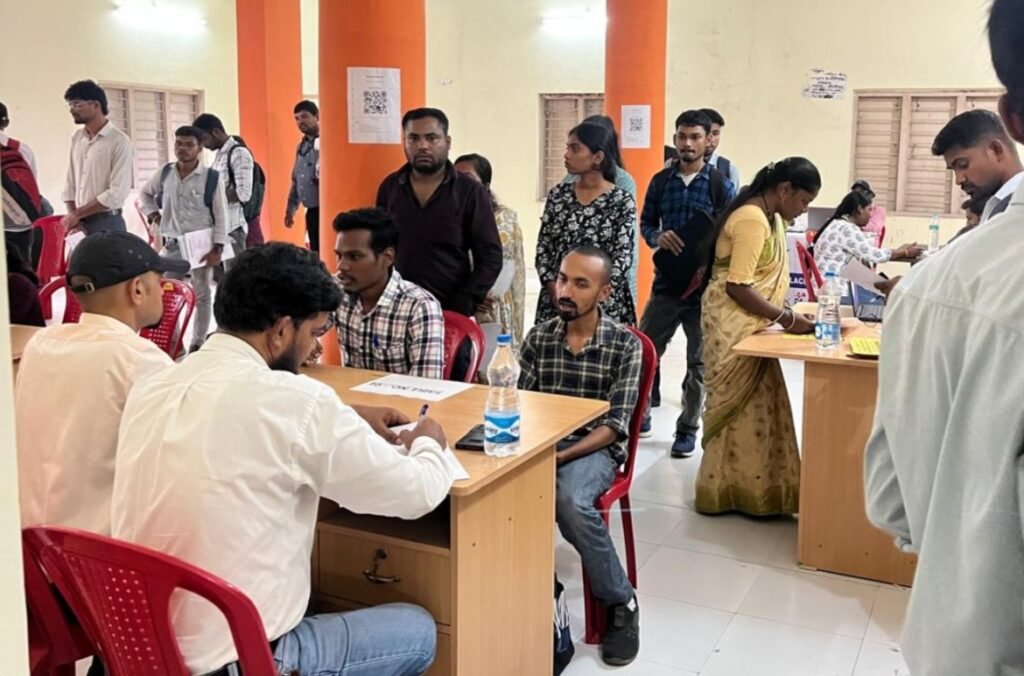 कोरबा में प्लेसमेंट कैम्प का सफल आयोजन, 134 युवाओं का प्राथमिक चयन .. Kshiti Technologies कोरबा में प्लेसमेंट कैम्प का सफल आयोजन, 134 युवाओं का प्राथमिक चयन .. Kshiti Technologies