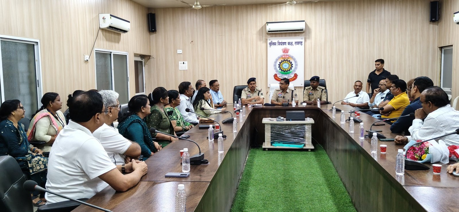 सुरक्षित सुबह" अभियान को लेकर पुलिस कंट्रोल रूम में हुई अहम बैठक में सर्राफा, पेट्रोल पंप एसोसिएशन, एनजीओ प्रतिनिधियों हुये शामिल .. Kshiti Technologies सुरक्षित सुबह" अभियान को लेकर पुलिस कंट्रोल रूम में हुई अहम बैठक में सर्राफा, पेट्रोल पंप एसोसिएशन, एनजीओ प्रतिनिधियों हुये शामिल .. Kshiti Technologies