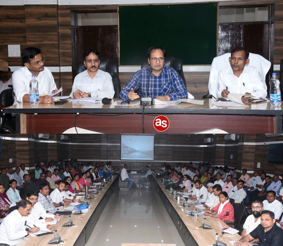 कलेक्टर ने तखतपुर के फिल्ड स्तर के अधिकारियों की ली बैठक .. Kshiti Technologies कलेक्टर ने तखतपुर के फिल्ड स्तर के अधिकारियों की ली बैठक .. Kshiti Technologies