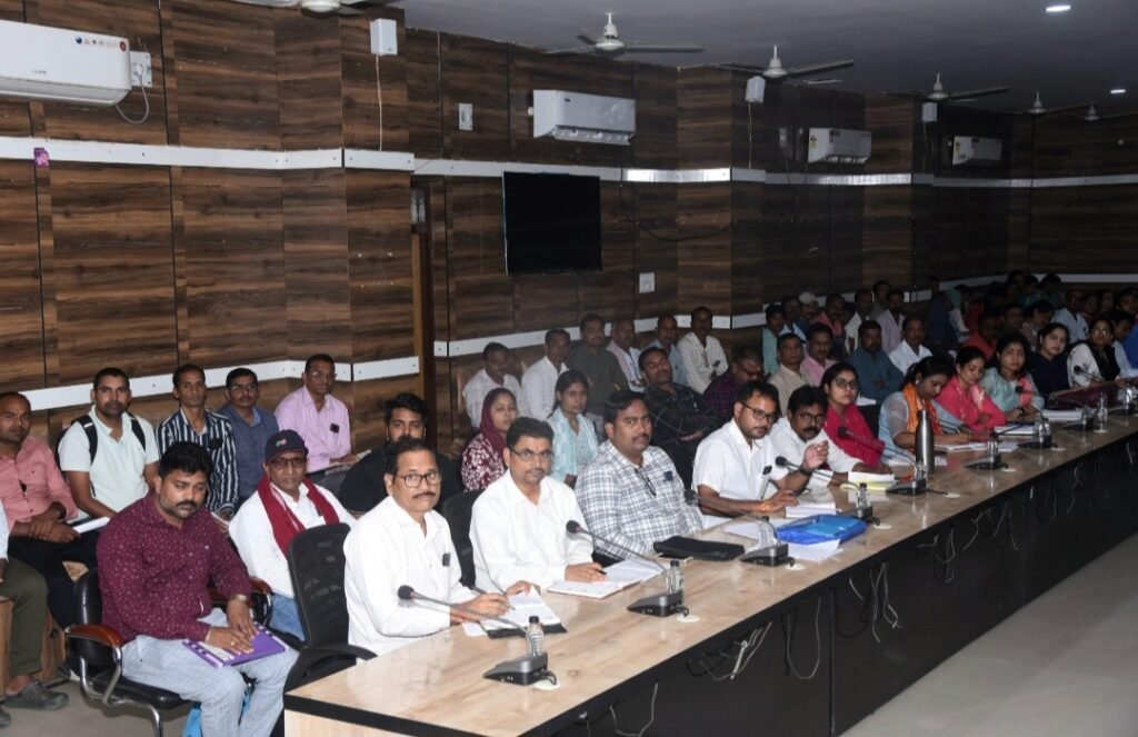 कलेक्टर ने तखतपुर के फिल्ड स्तर के अधिकारियों की ली बैठक .. Kshiti Technologies कलेक्टर ने तखतपुर के फिल्ड स्तर के अधिकारियों की ली बैठक .. Kshiti Technologies