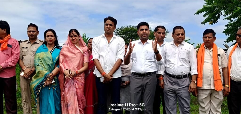 खरसिया ब्लॉक में मनरेगा के तहत वृहत वृक्षारोपण, हितग्राहियों ने बनाया प्रधानमंत्री आवास वाटिका .. Kshiti Technologies खरसिया ब्लॉक में मनरेगा के तहत वृहत वृक्षारोपण, हितग्राहियों ने बनाया प्रधानमंत्री आवास वाटिका .. Kshiti Technologies