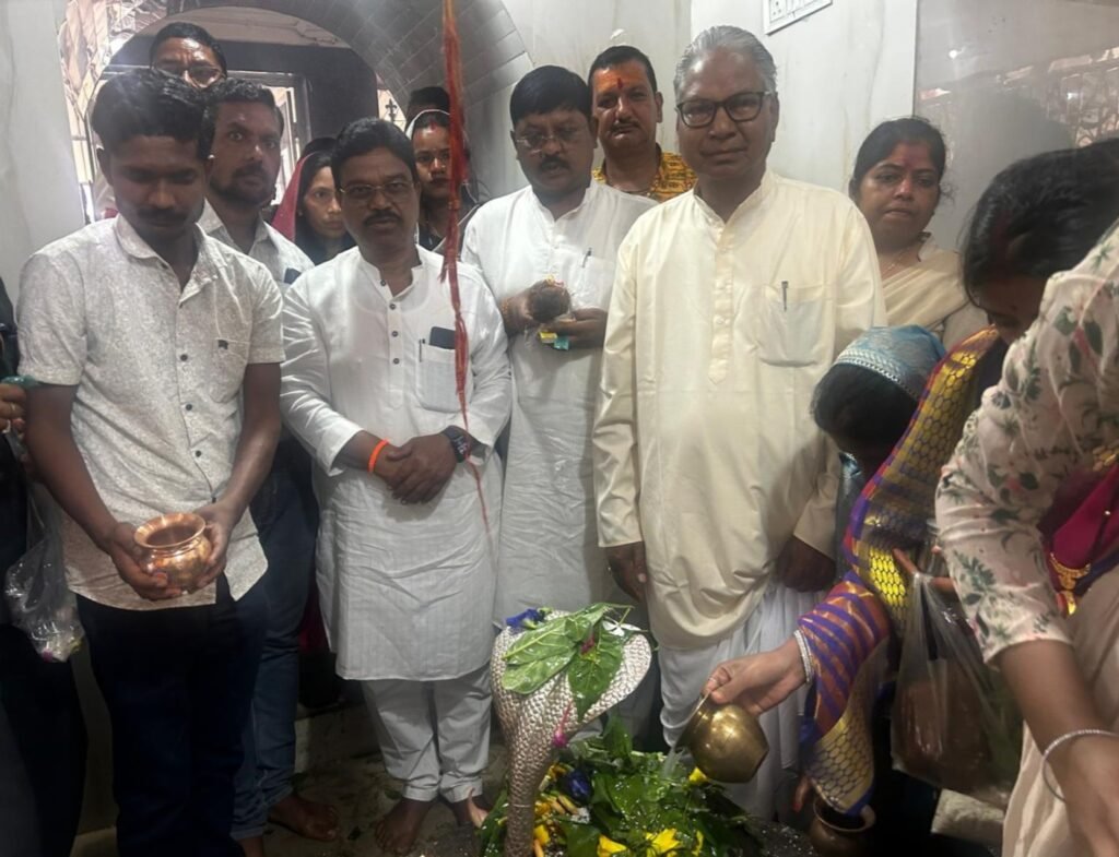 देवगढ़ धाम स्तिथ अर्धनारेश्वर शिवलिंग में अंतिम सोमवार को भी हुआ महारुद्राभिषेक व भव्य भंडारा .. Kshiti Technologies देवगढ़ धाम स्तिथ अर्धनारेश्वर शिवलिंग में अंतिम सोमवार को भी हुआ महारुद्राभिषेक व भव्य भंडारा .. Kshiti Technologies