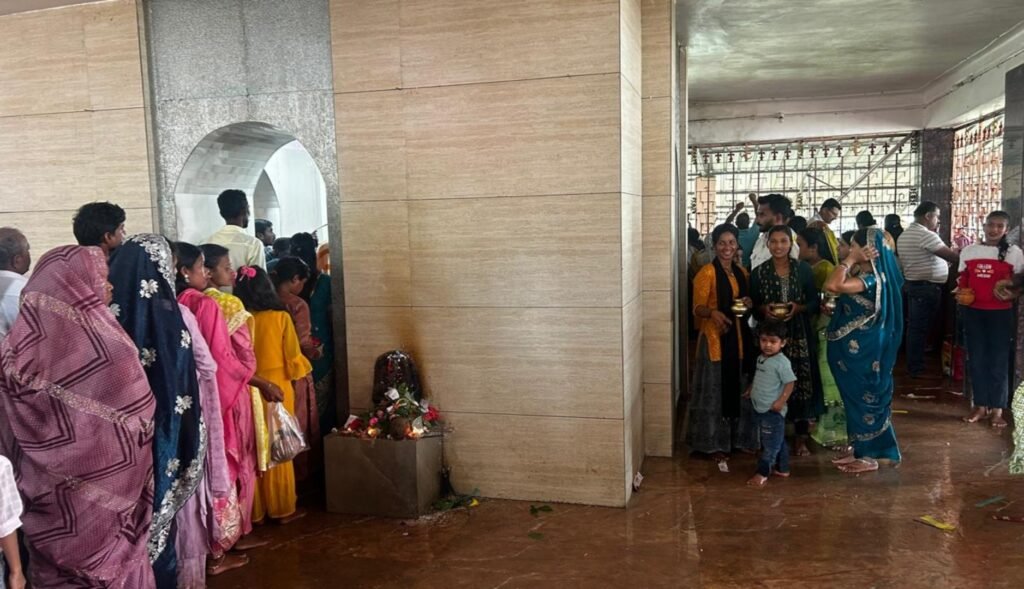 देवगढ़ धाम स्तिथ अर्धनारेश्वर शिवलिंग में अंतिम सोमवार को भी हुआ महारुद्राभिषेक व भव्य भंडारा .. Kshiti Technologies देवगढ़ धाम स्तिथ अर्धनारेश्वर शिवलिंग में अंतिम सोमवार को भी हुआ महारुद्राभिषेक व भव्य भंडारा .. Kshiti Technologies
