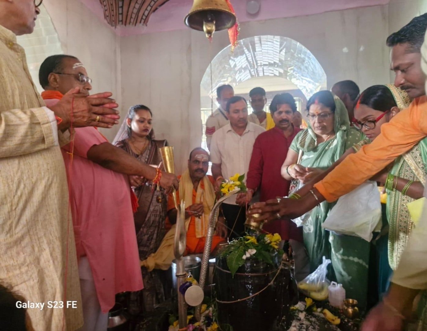 देवगढ़ धाम स्तिथ अर्धनारेश्वर शिवलिंग में अंतिम सोमवार को भी हुआ महारुद्राभिषेक व भव्य भंडारा .. Kshiti Technologies देवगढ़ धाम स्तिथ अर्धनारेश्वर शिवलिंग में अंतिम सोमवार को भी हुआ महारुद्राभिषेक व भव्य भंडारा .. Kshiti Technologies