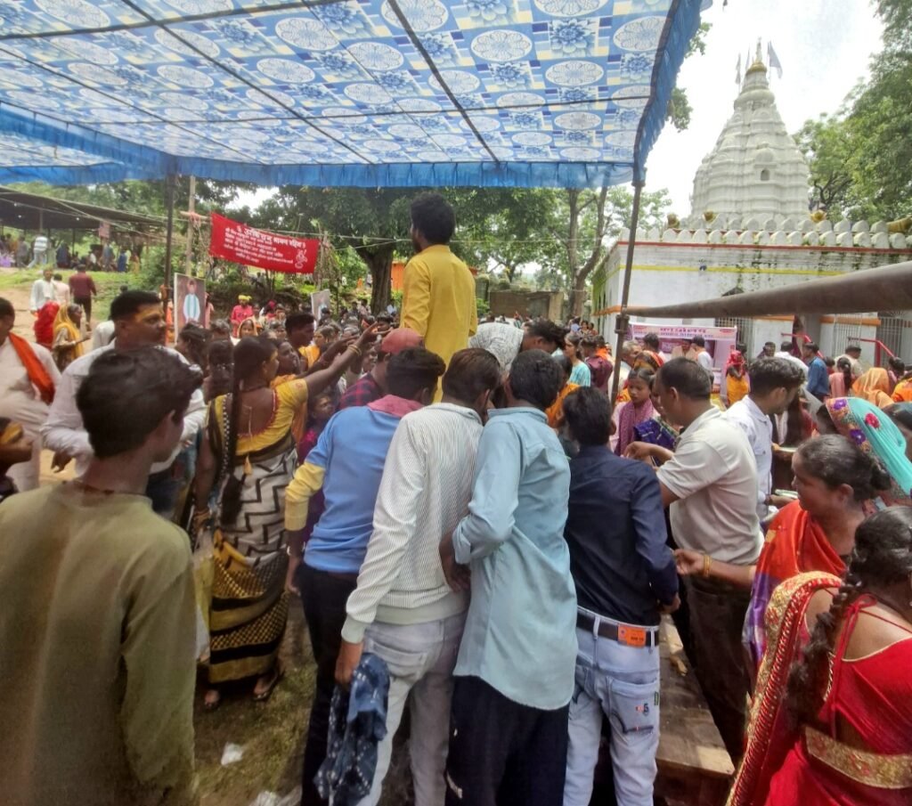 सिद्धेश्वर नाथ मंदिर बरगढ़ धाम में सावन के आखिरी सोमवार को महा भंडारे का आयोजन .. Kshiti Technologies सिद्धेश्वर नाथ मंदिर बरगढ़ धाम में सावन के आखिरी सोमवार को महा भंडारे का आयोजन .. Kshiti Technologies