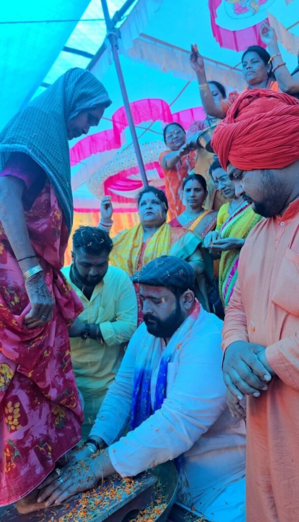 सनातन की गोद में लौटे 35 परिवार, सक्ती के जोबा धाम में हुआ भव्य घरवापसी कार्यक्रम .. Kshiti Technologies सनातन की गोद में लौटे 35 परिवार, सक्ती के जोबा धाम में हुआ भव्य घरवापसी कार्यक्रम .. Kshiti Technologies