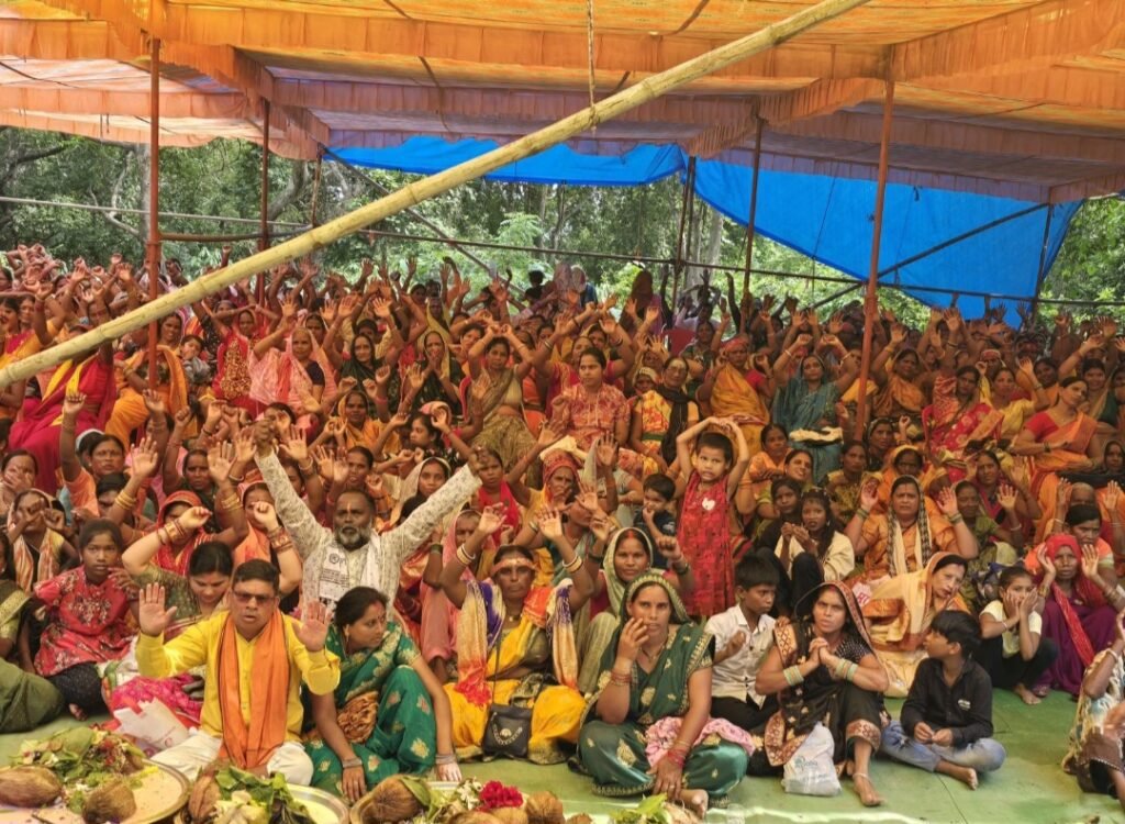 सनातन की गोद में लौटे 35 परिवार, सक्ती के जोबा धाम में हुआ भव्य घरवापसी कार्यक्रम .. Kshiti Technologies सनातन की गोद में लौटे 35 परिवार, सक्ती के जोबा धाम में हुआ भव्य घरवापसी कार्यक्रम .. Kshiti Technologies
