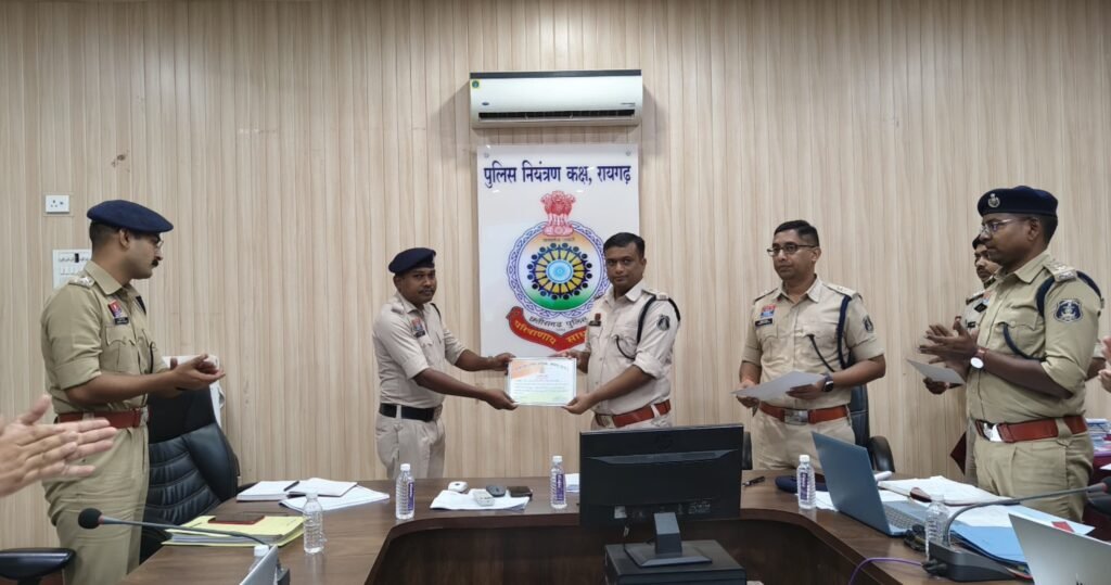 पुलिस अधीक्षक ने ली मासिक अपराध समीक्षा बैठक .. Kshiti Technologies पुलिस अधीक्षक ने ली मासिक अपराध समीक्षा बैठक .. Kshiti Technologies