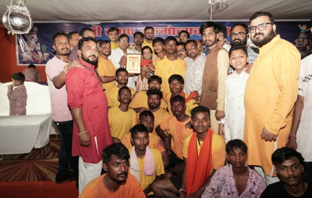 श्री कृष्ण जन्मोत्सव में उमड़ी हजारों श्रद्धालुओं की भीड़ .. Kshiti Technologies श्री कृष्ण जन्मोत्सव में उमड़ी हजारों श्रद्धालुओं की भीड़ .. Kshiti Technologies