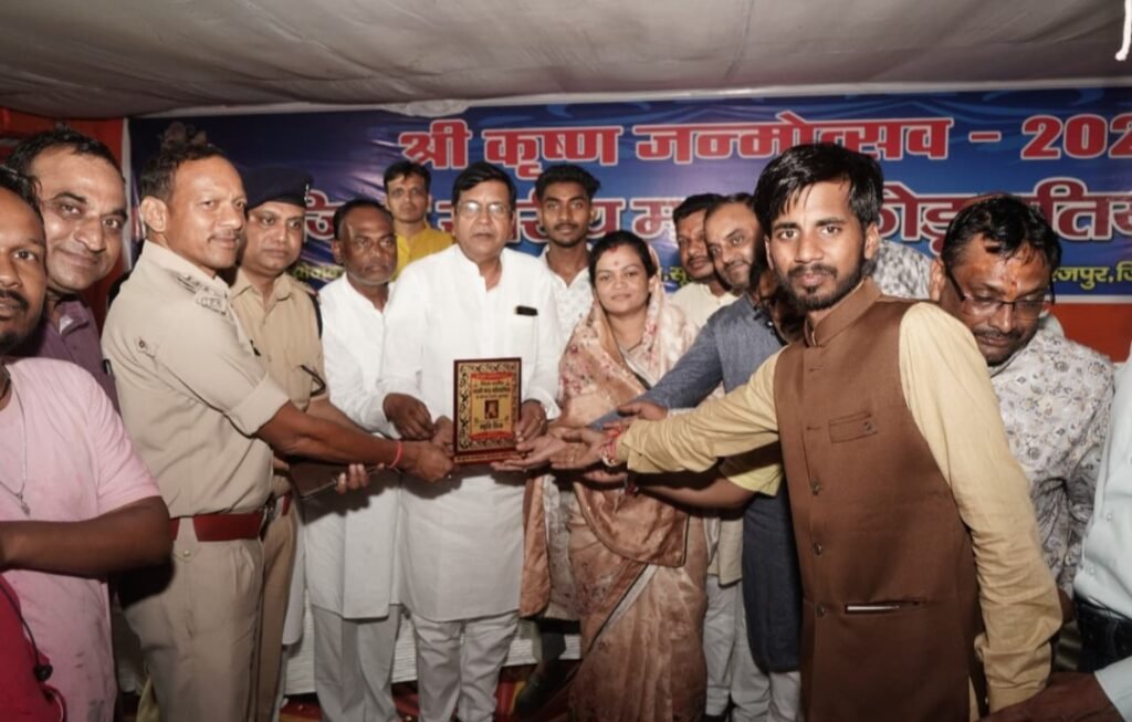 श्री कृष्ण जन्मोत्सव में उमड़ी हजारों श्रद्धालुओं की भीड़ .. Kshiti Technologies श्री कृष्ण जन्मोत्सव में उमड़ी हजारों श्रद्धालुओं की भीड़ .. Kshiti Technologies