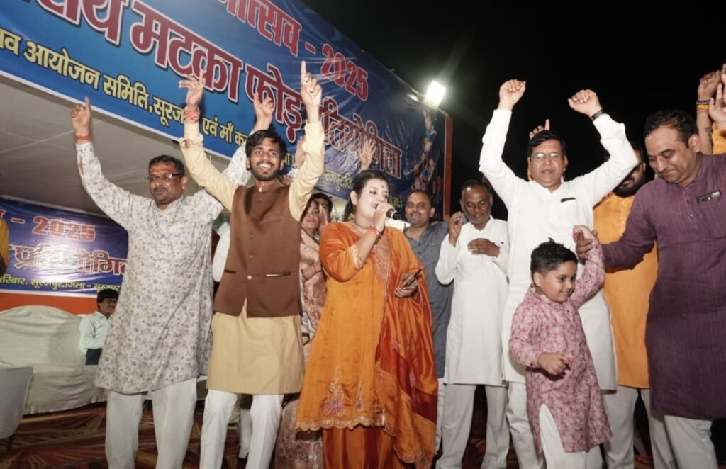 श्री कृष्ण जन्मोत्सव में उमड़ी हजारों श्रद्धालुओं की भीड़ .. Kshiti Technologies श्री कृष्ण जन्मोत्सव में उमड़ी हजारों श्रद्धालुओं की भीड़ .. Kshiti Technologies