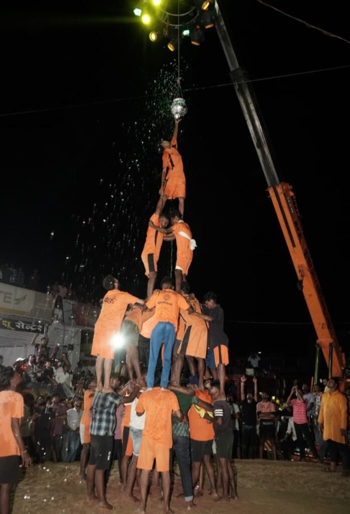 श्री कृष्ण जन्मोत्सव में उमड़ी हजारों श्रद्धालुओं की भीड़ .. Kshiti Technologies श्री कृष्ण जन्मोत्सव में उमड़ी हजारों श्रद्धालुओं की भीड़ .. Kshiti Technologies