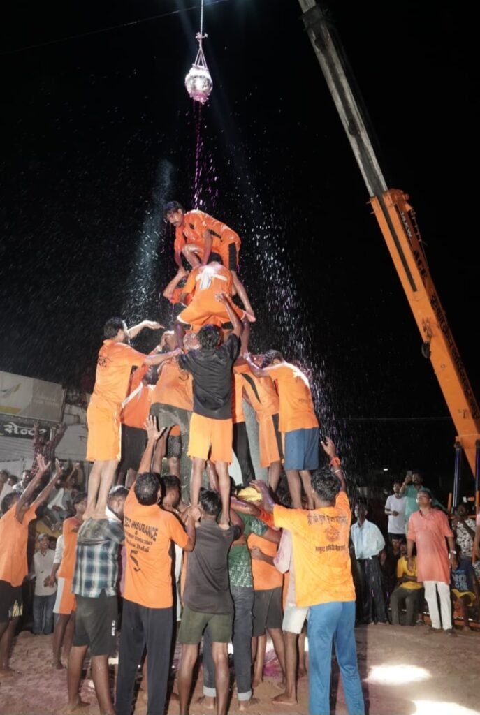 श्री कृष्ण जन्मोत्सव में उमड़ी हजारों श्रद्धालुओं की भीड़ .. Kshiti Technologies श्री कृष्ण जन्मोत्सव में उमड़ी हजारों श्रद्धालुओं की भीड़ .. Kshiti Technologies