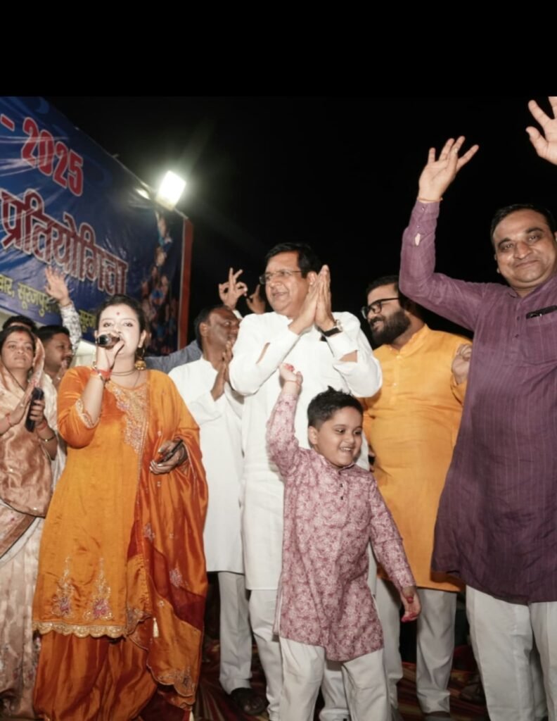 श्री कृष्ण जन्मोत्सव में उमड़ी हजारों श्रद्धालुओं की भीड़ .. Kshiti Technologies श्री कृष्ण जन्मोत्सव में उमड़ी हजारों श्रद्धालुओं की भीड़ .. Kshiti Technologies