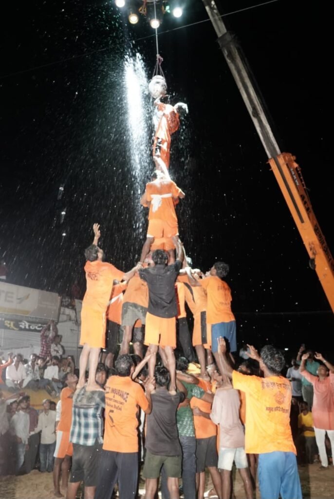 श्री कृष्ण जन्मोत्सव में उमड़ी हजारों श्रद्धालुओं की भीड़ .. Kshiti Technologies श्री कृष्ण जन्मोत्सव में उमड़ी हजारों श्रद्धालुओं की भीड़ .. Kshiti Technologies