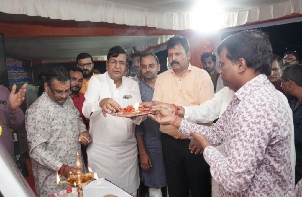 श्री कृष्ण जन्मोत्सव में उमड़ी हजारों श्रद्धालुओं की भीड़ .. Kshiti Technologies श्री कृष्ण जन्मोत्सव में उमड़ी हजारों श्रद्धालुओं की भीड़ .. Kshiti Technologies