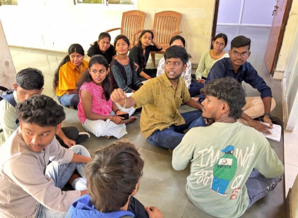 छात्रों पर अतिरिक्त बोझ: हॉस्टल प्रवेश से पहले 3000 रुपये भोजन शुल्क अनिवार्य, छात्रों में आक्रोश .. Kshiti Technologies