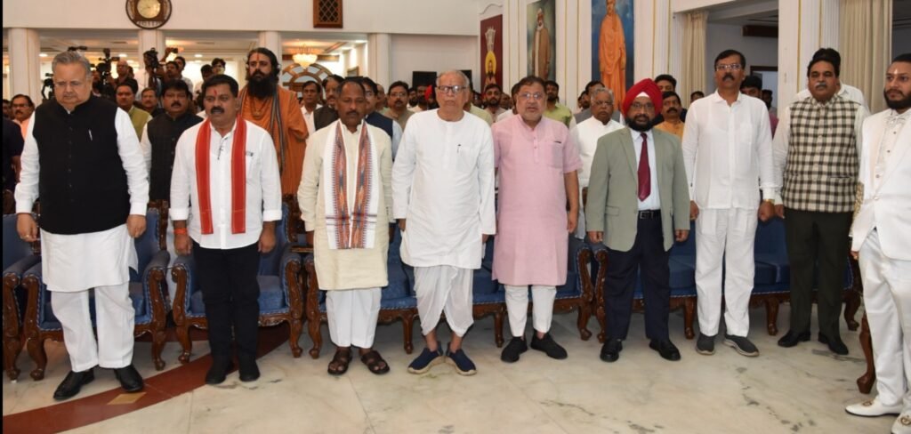 राज्यपाल रमेन डेका ने दिलाई मंत्रियों को शपथ .. Kshiti Technologies