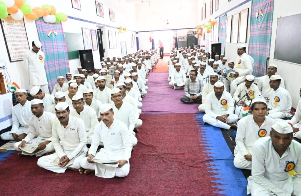 पुष्प की अभिलाषा काव्य का जेल में कैदियों द्वारा सामूहिक पाठ .. Kshiti Technologies