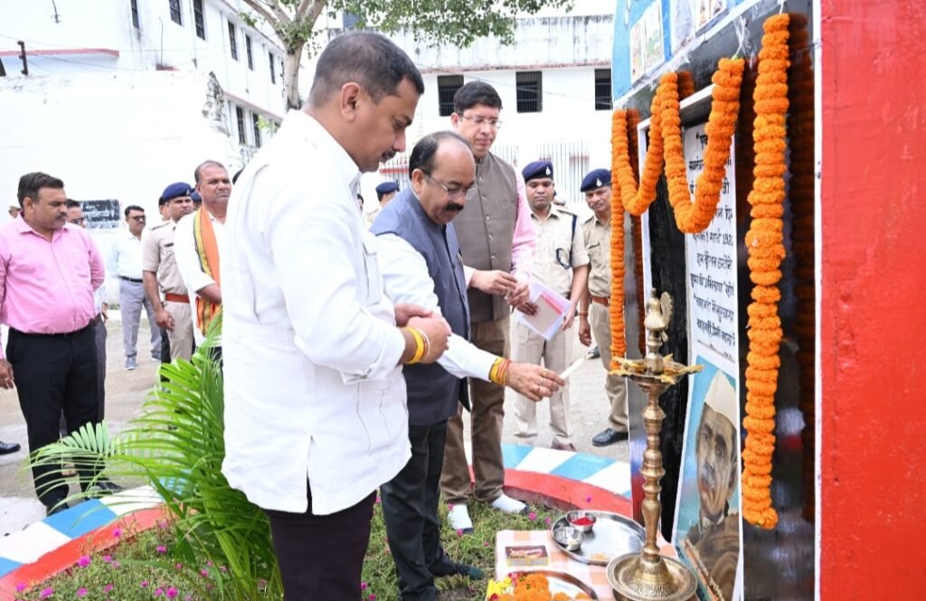 पुष्प की अभिलाषा काव्य का जेल में कैदियों द्वारा सामूहिक पाठ .. Kshiti Technologies