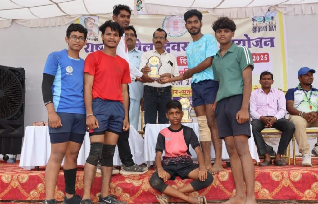 राष्ट्रीय खेल दिवस के अवसर पर नंदेली भाठा मैदान सक्ती में विभिन्न खेल प्रतियोगिताओं का हुआ आयोजन .. Kshiti Technologies