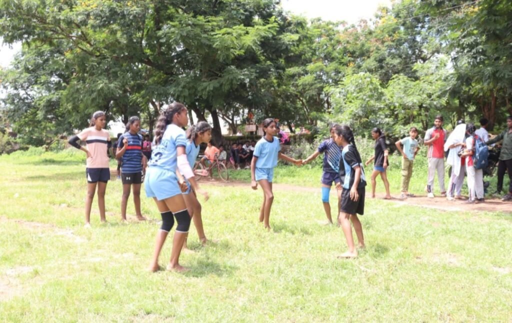 राष्ट्रीय खेल दिवस के अवसर पर नंदेली भाठा मैदान सक्ती में विभिन्न खेल प्रतियोगिताओं का हुआ आयोजन .. Kshiti Technologies