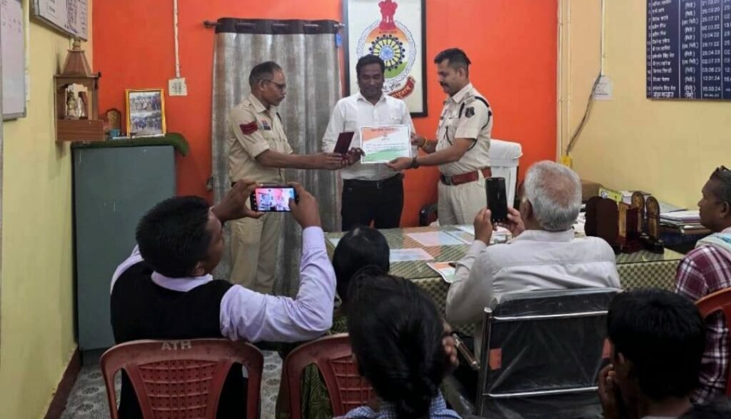 छाल और जूटमिल पुलिस ने शिक्षकों, छात्रों और समाजसेवियों को किया सम्मानित .. Kshiti Technologies