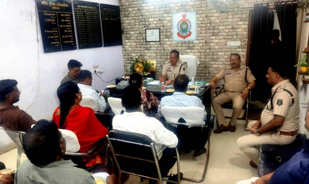 कोतवाली थाना प्रभारी ने ली थानाक्षेत्र के जनप्रतिनिधियों की बैठक, उत्कृष्ट कार्य करने वालों को किया सम्मानित .. Kshiti Technologies