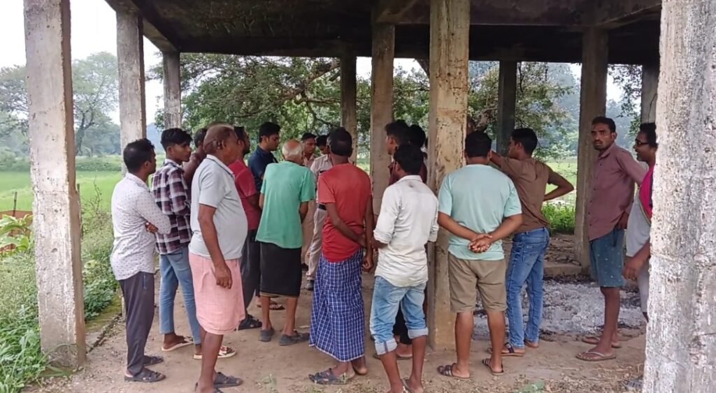 मुक्तिधाम से अस्थि चोरी: करौवाडीह गांव में सनसनी और आक्रोश .. Kshiti Technologies मुक्तिधाम से अस्थि चोरी: करौवाडीह गांव में सनसनी और आक्रोश .. Kshiti Technologies