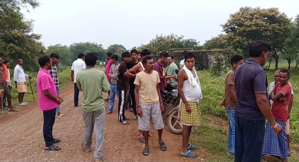 मुक्तिधाम से अस्थि चोरी: करौवाडीह गांव में सनसनी और आक्रोश .. Kshiti Technologies मुक्तिधाम से अस्थि चोरी: करौवाडीह गांव में सनसनी और आक्रोश .. Kshiti Technologies