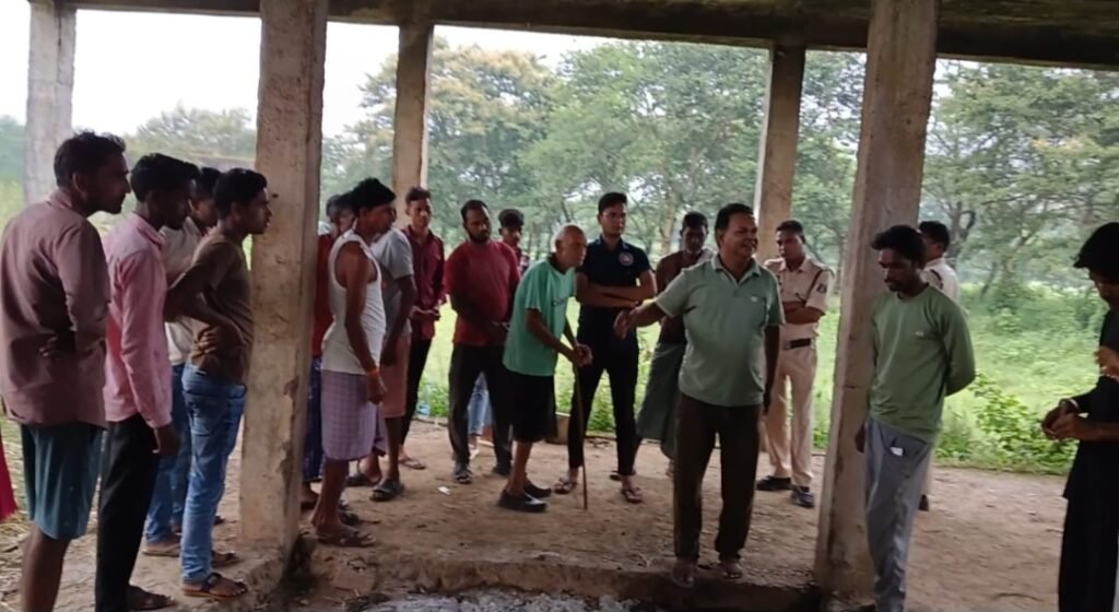 मुक्तिधाम से अस्थि चोरी: करौवाडीह गांव में सनसनी और आक्रोश .. Kshiti Technologies मुक्तिधाम से अस्थि चोरी: करौवाडीह गांव में सनसनी और आक्रोश .. Kshiti Technologies