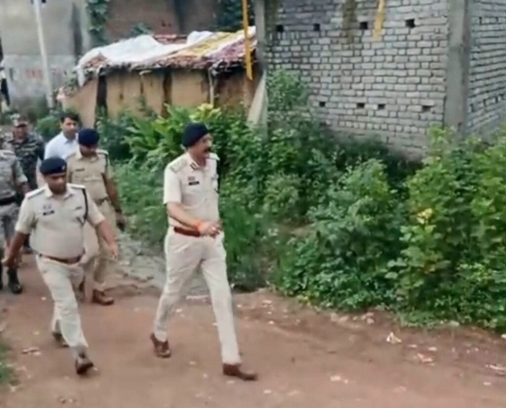 खरसिया ठुसेकेला हत्याकांड का पुलिस ने 48 घंटे में किया खुलासा, पड़ोसी और नाबालिग गिरफ्तार .. Kshiti Technologies खरसिया ठुसेकेला हत्याकांड का पुलिस ने 48 घंटे में किया खुलासा, पड़ोसी और नाबालिग गिरफ्तार .. Kshiti Technologies