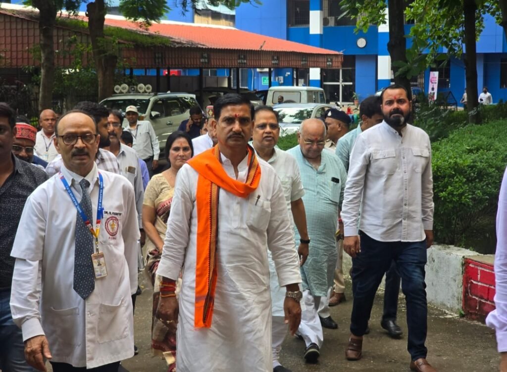 शहर विधायक अमर अग्रवाल के विधायक निधि से सिम्स को मिला मल्टी यूटिलिटी वाहन .. Kshiti Technologies शहर विधायक अमर अग्रवाल के विधायक निधि से सिम्स को मिला मल्टी यूटिलिटी वाहन .. Kshiti Technologies