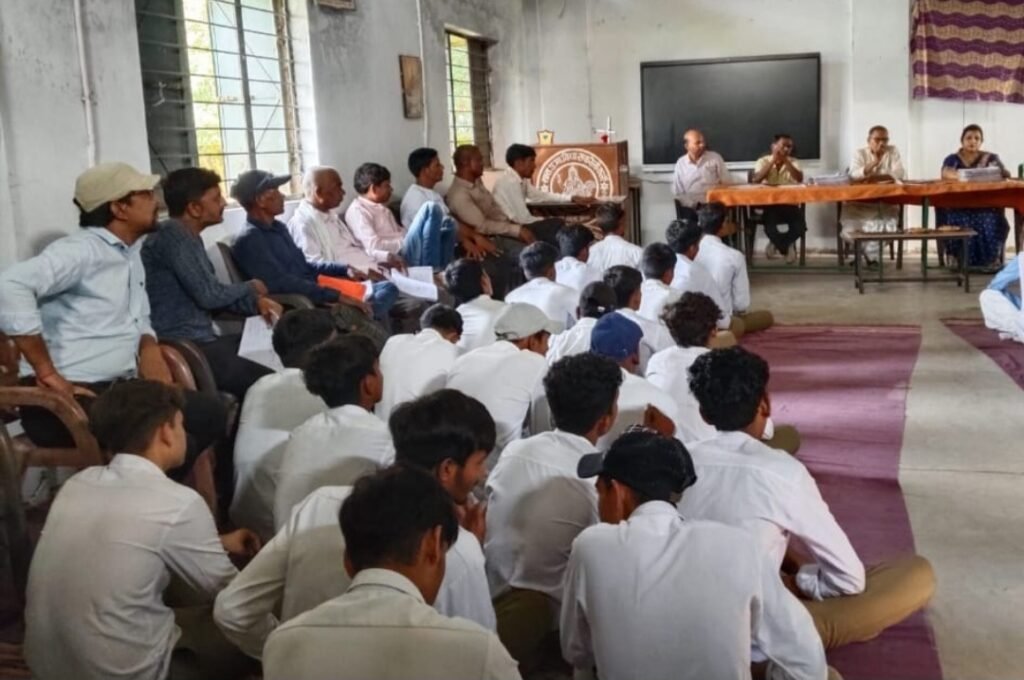 शासकीय उच्चतर माध्यमिक विद्यालय सकरेलीकला में समीक्षा बैठक सम्पन्न .. Kshiti Technologies शासकीय उच्चतर माध्यमिक विद्यालय सकरेलीकला में समीक्षा बैठक सम्पन्न .. Kshiti Technologies