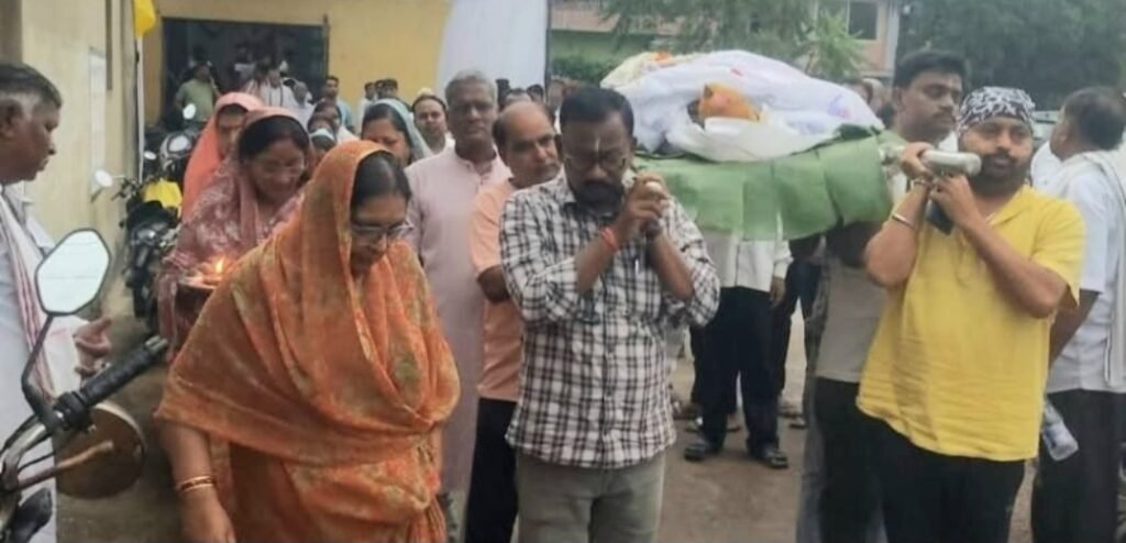 नेता प्रतिपक्ष डॉ. महंत के जीजाजी एवं वेद प्रकाश महंत के पिता जी सेवानिवृत्त शिक्षक स्व. बुधराम महंत का निधन, चाम्पा में हुआ अंतिम संस्कार .. Kshiti Technologies नेता प्रतिपक्ष डॉ. महंत के जीजाजी एवं वेद प्रकाश महंत के पिता जी सेवानिवृत्त शिक्षक स्व. बुधराम महंत का निधन, चाम्पा में हुआ अंतिम संस्कार .. Kshiti Technologies