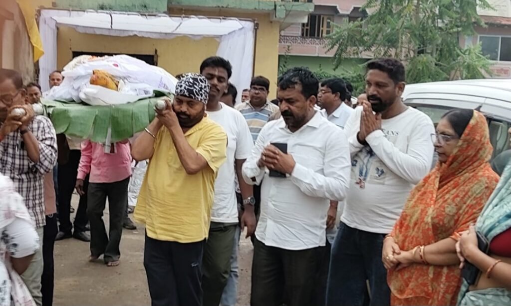 नेता प्रतिपक्ष डॉ. महंत के जीजाजी एवं वेद प्रकाश महंत के पिता जी सेवानिवृत्त शिक्षक स्व. बुधराम महंत का निधन, चाम्पा में हुआ अंतिम संस्कार .. Kshiti Technologies नेता प्रतिपक्ष डॉ. महंत के जीजाजी एवं वेद प्रकाश महंत के पिता जी सेवानिवृत्त शिक्षक स्व. बुधराम महंत का निधन, चाम्पा में हुआ अंतिम संस्कार .. Kshiti Technologies